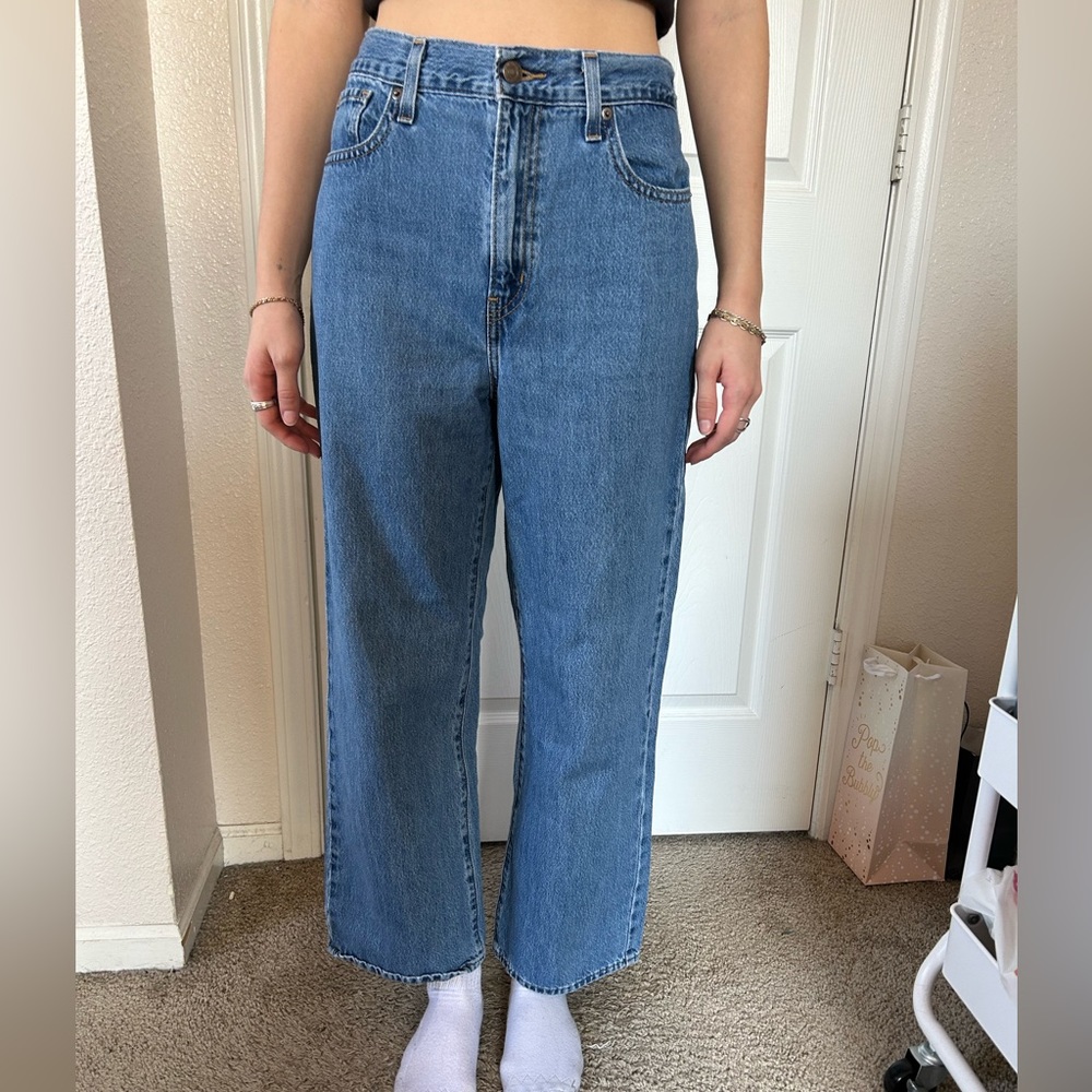 Levi Strauss medium wash jeans 100% cotton size 28